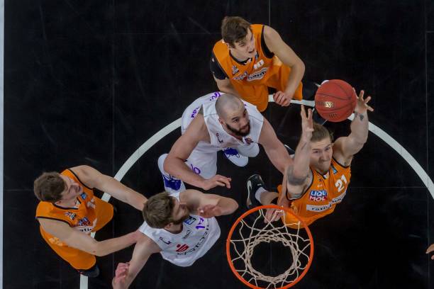 更反映了球 更反映了球